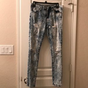 V.I.P Distressed Skinny jeans super chic